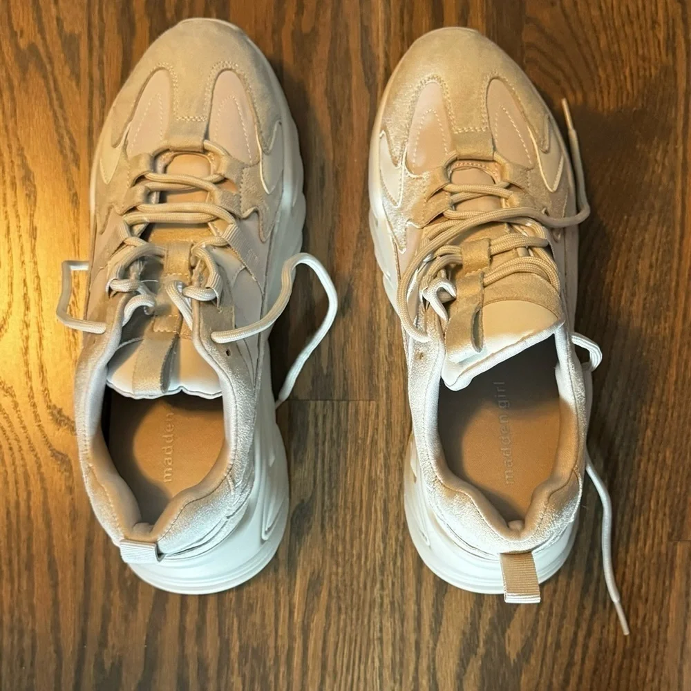 Madden Girl  Wave platform sneakers in Bone biege